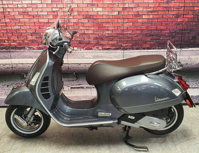 2021 Vespa GTS125 Touring Edition - Outstanding Condition