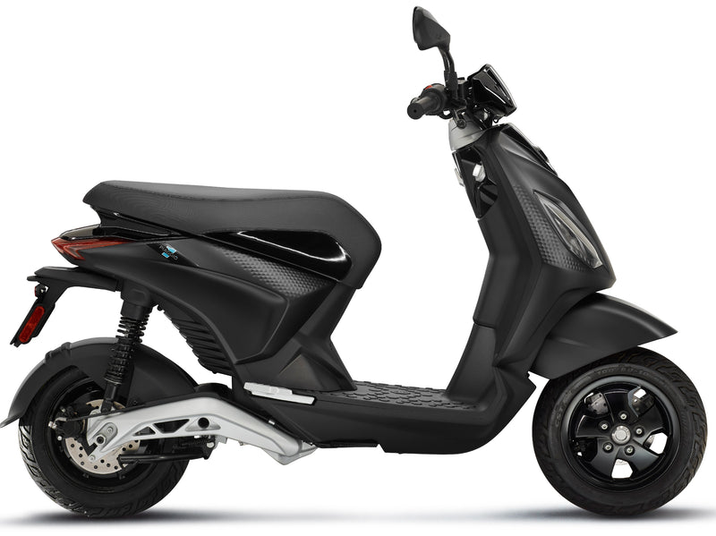 Electric Piaggio 1 Active - Forever Black 2022- £1716 Saving From Brand New - Zero Miles On The Clock.