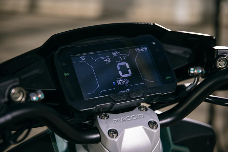 Electric Piaggio 1 Active - Forever Black 2022- £1716 Saving From Brand New - Zero Miles On The Clock.